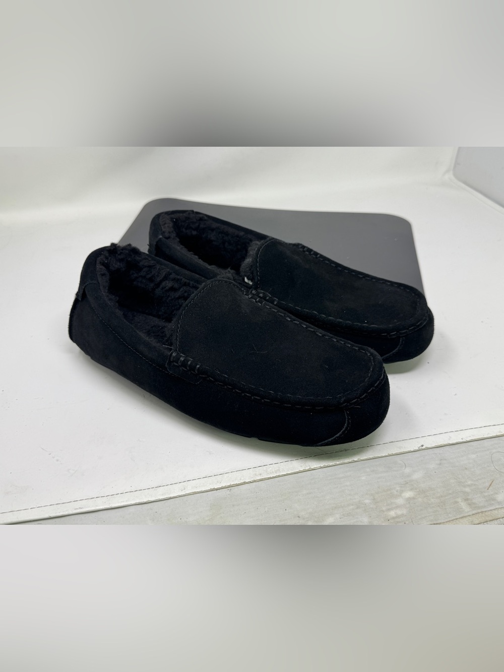 Men’s UGG Koolaburra slippers size 11